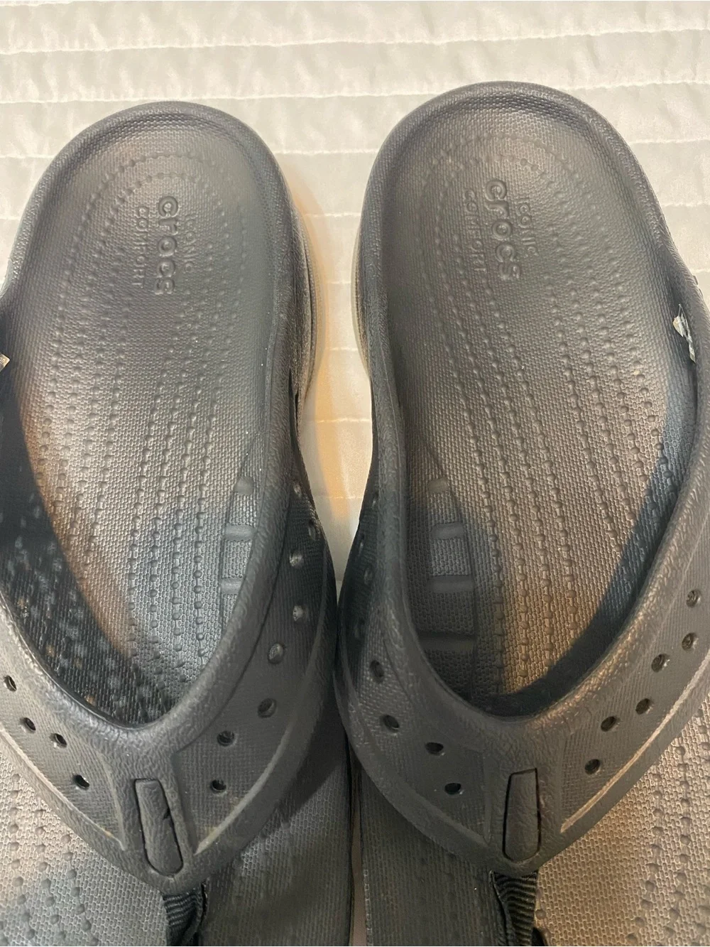 Crocs Black Flip Flop Sandals Men’s Size 7